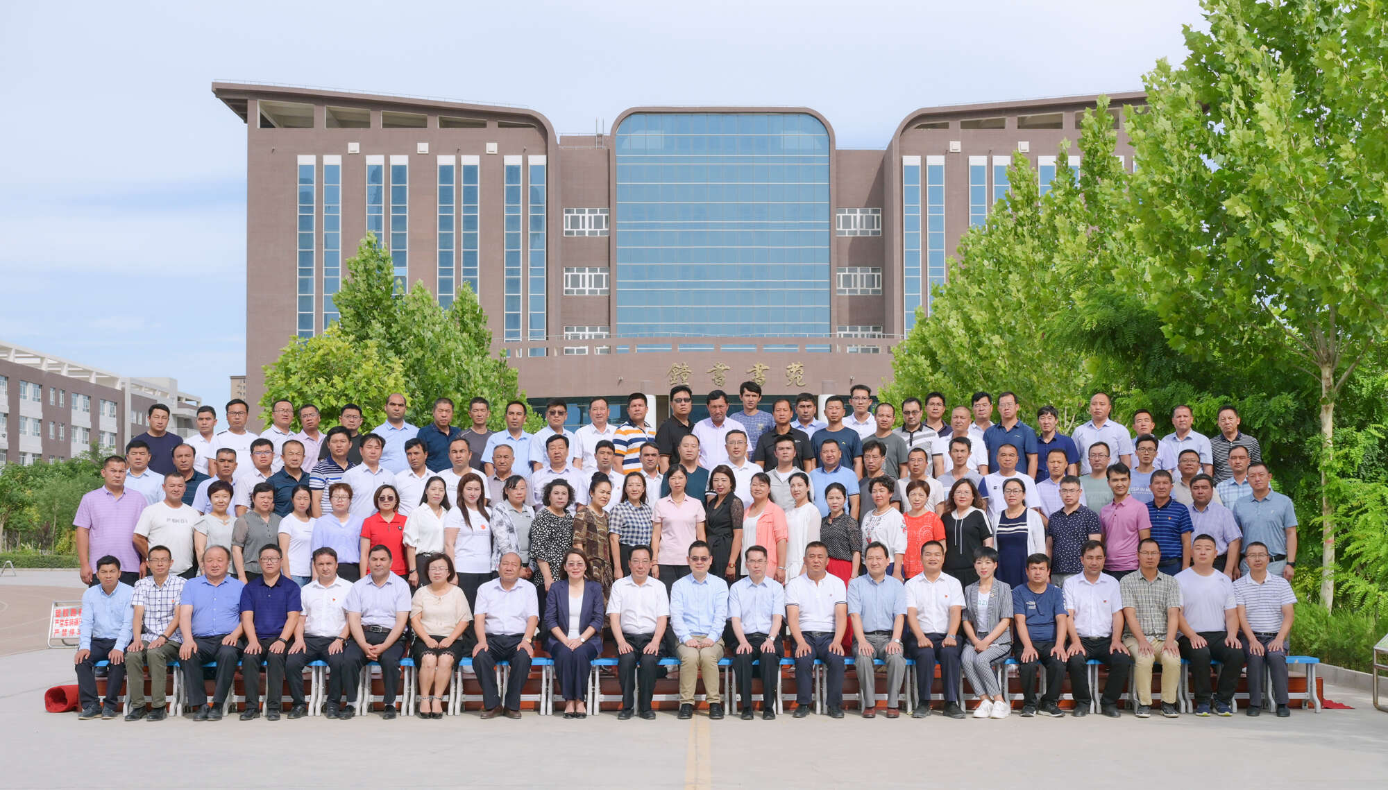 南疆地區中學校長國家級專項培訓班在新疆庫爾勒市實驗中學舉行