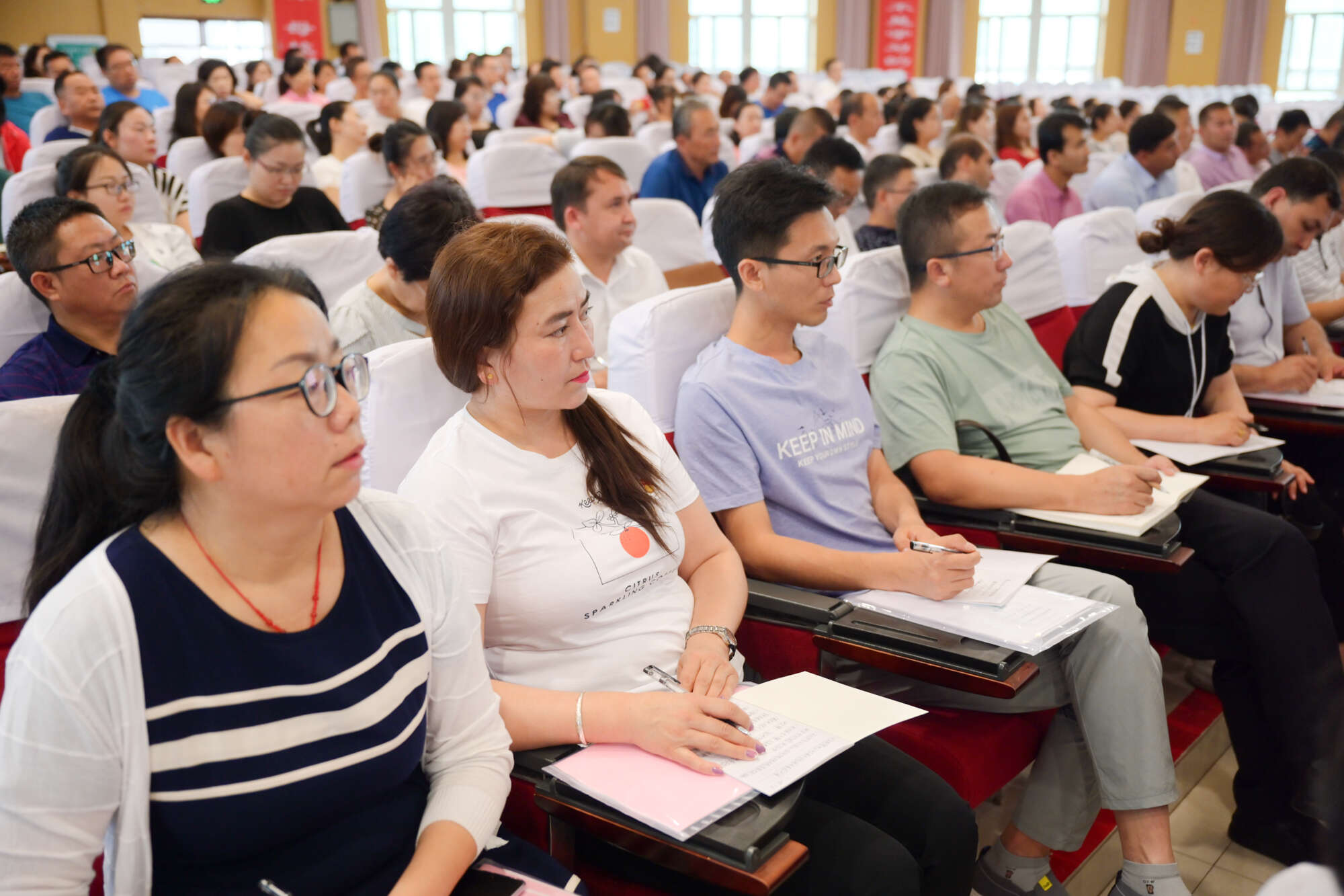 南疆地區中學校長國家級專項培訓班在新疆庫爾勒市實驗中學舉行