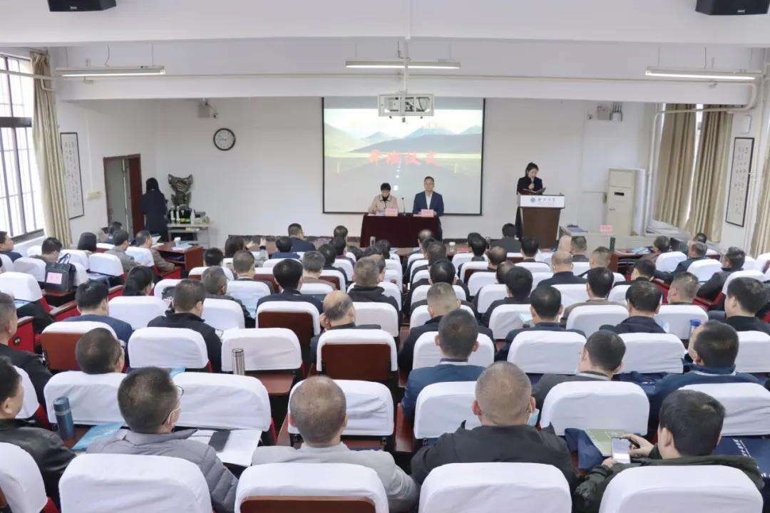 咸陽市公路局公務(wù)人員綜合素質(zhì)提升培訓(xùn)班開班儀式