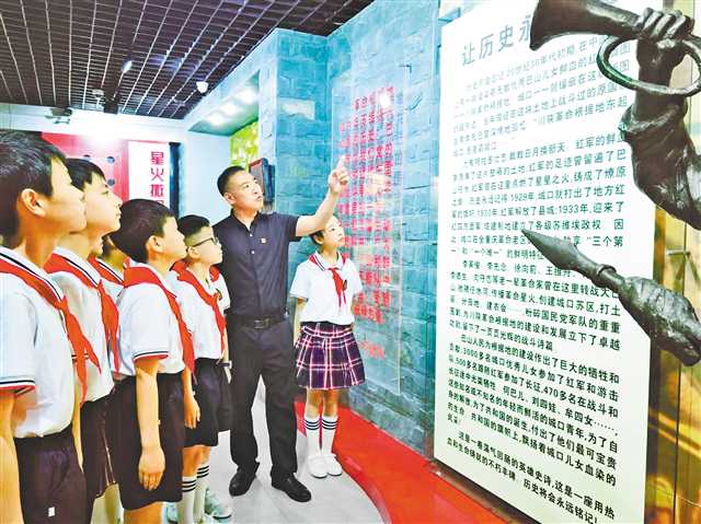 廟壩鎮(zhèn)第一小學(xué)學(xué)生講述城口革命故事,創(chuàng)作泥塑再現(xiàn)百年經(jīng)典,用實(shí)際行動(dòng)傳承紅色精神 “紅孩子”是這樣“煉”成的