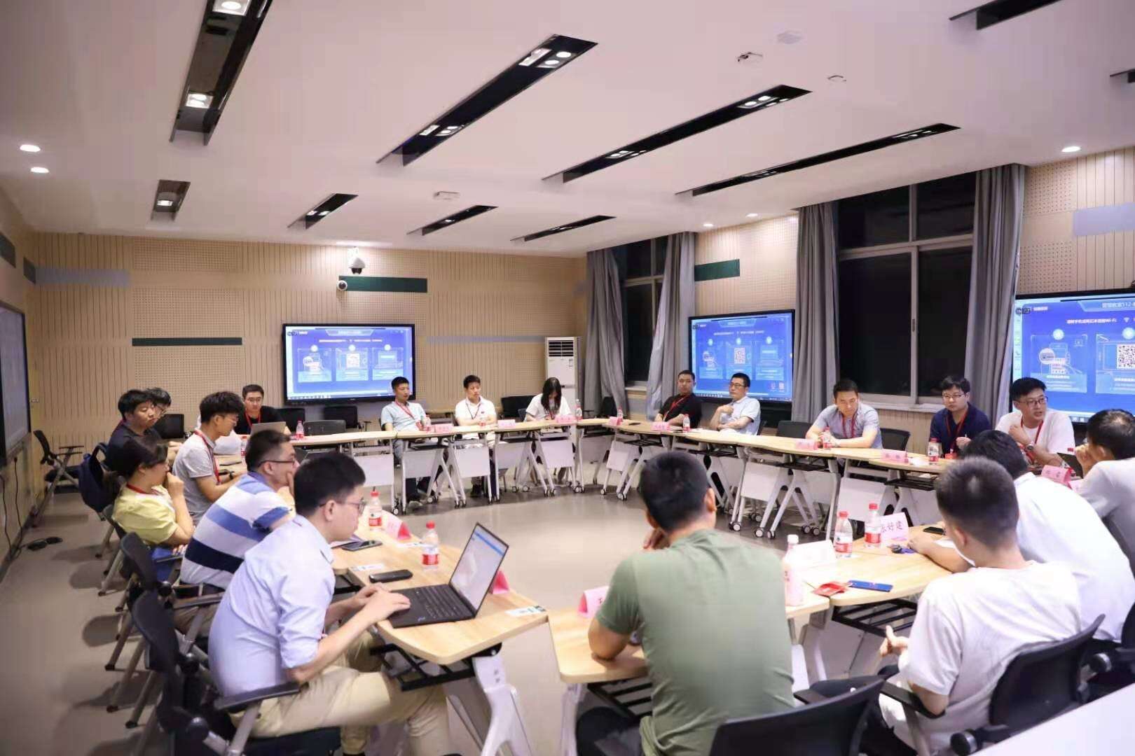 武漢大學協(xié)辦的教育部高校青年教師國情教育研修班（第二期）圓滿結(jié)束