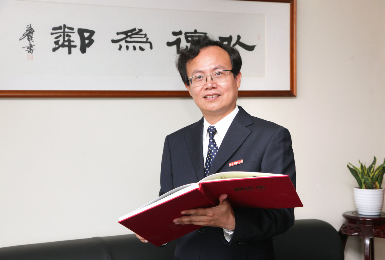 黃建新