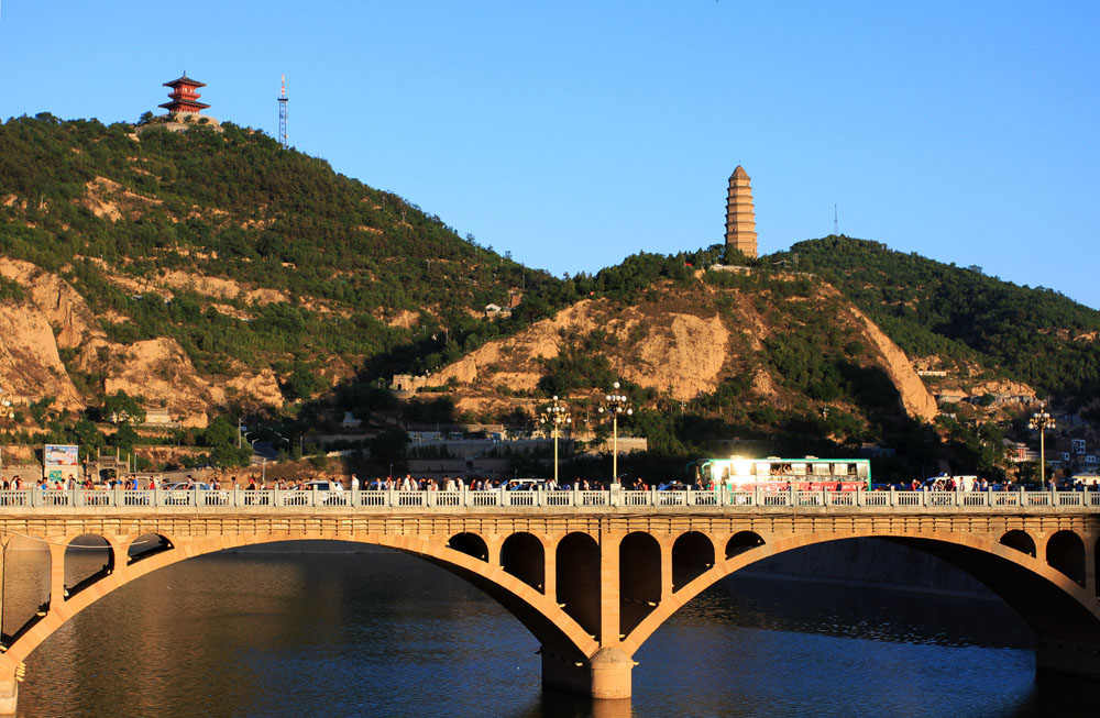 寶塔山