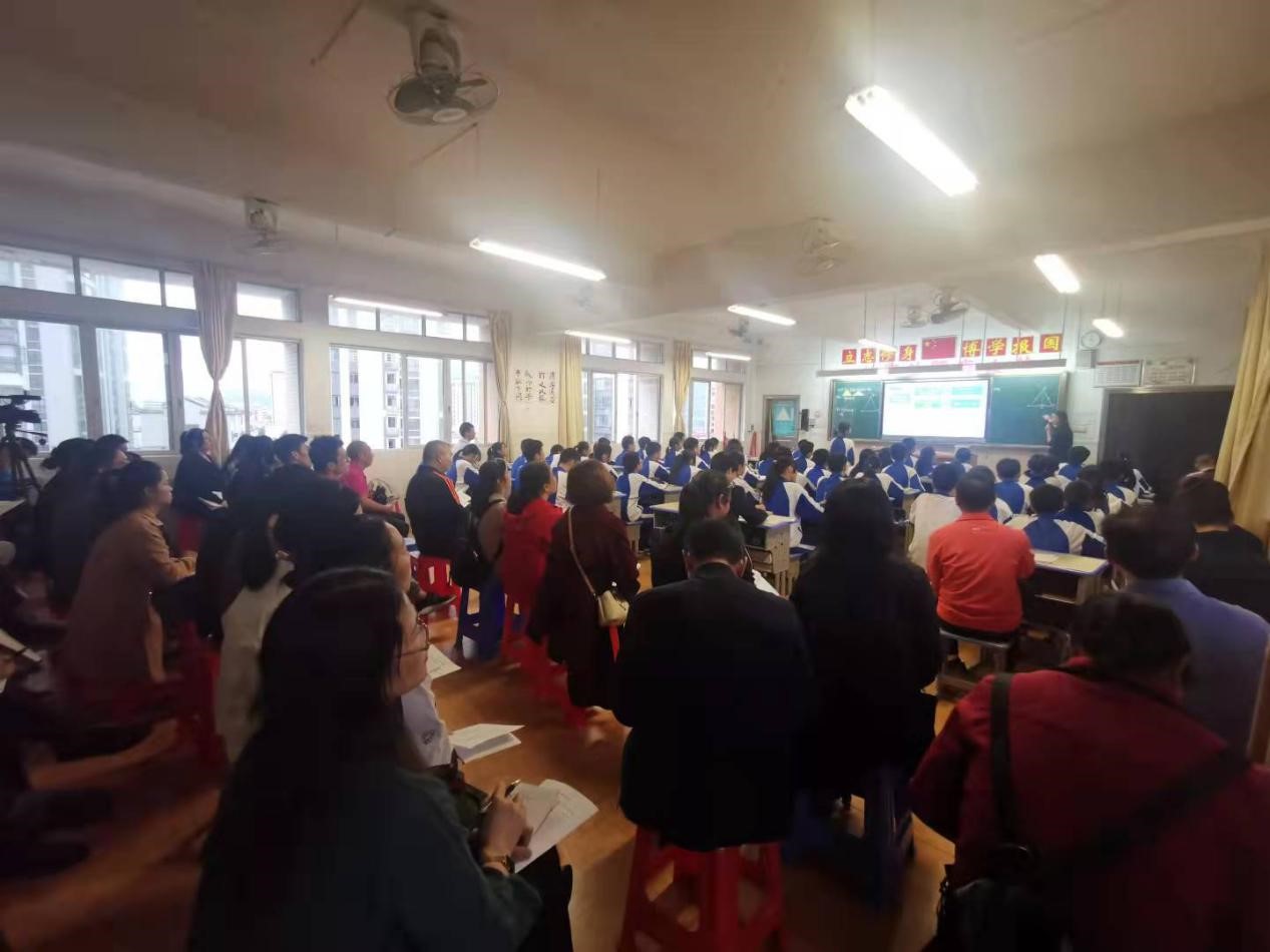 廣州大學(xué)繼續(xù)教育學(xué)院開(kāi)展仁化縣中學(xué)學(xué)科骨干教師培訓(xùn)