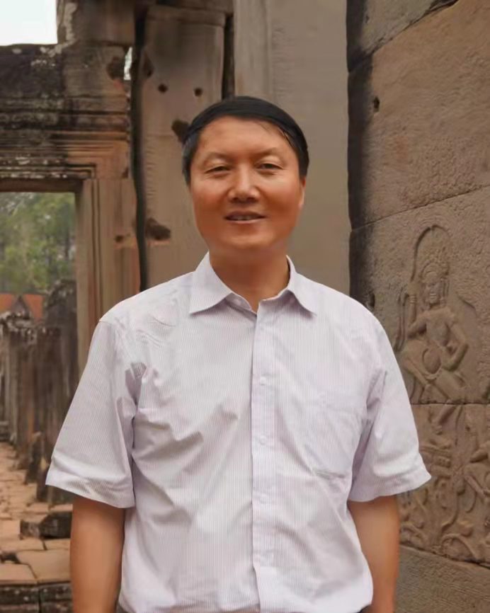 周錦國